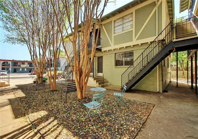 Listing Photo 4 - Condo for sale in building located at 4306Th Ave A, Austin, TX 78751 - Unit #105