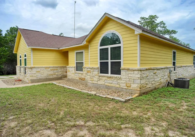 Photo 3 of Sale Pending at 247 Campfire Way, Smithville, TX 78957 | MLS# 3690806 | Listing updated on 2026-09-03