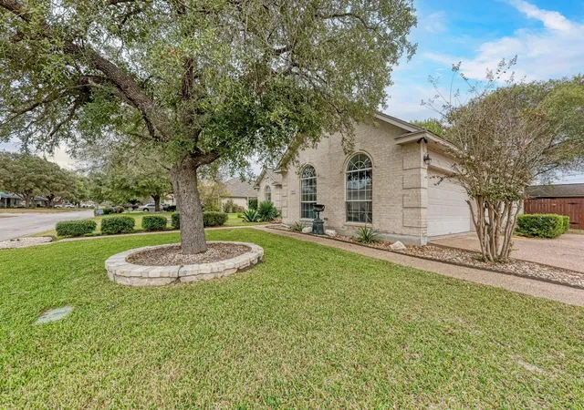 3rd image of 1610 Meadow Ln, Lockhart, TX 78644 | MLS# 6278282