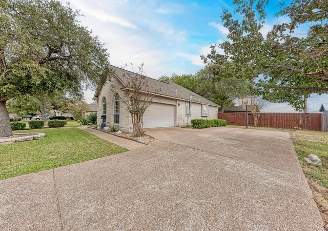 4th image of 1610 Meadow Ln, Lockhart, TX 78644 | MLS# 6278282