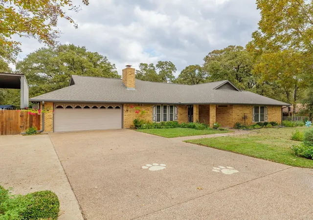 4th image of 704 Enfield Rd, Rockdale, TX 76567 | MLS# 2609833