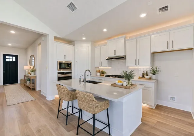 Photo 3 of Single family home for sale at 427 Fountain Grass Dr, San Marcos, TX 78666 | MLS# 7400531 | Listing updated on 2026-10-25