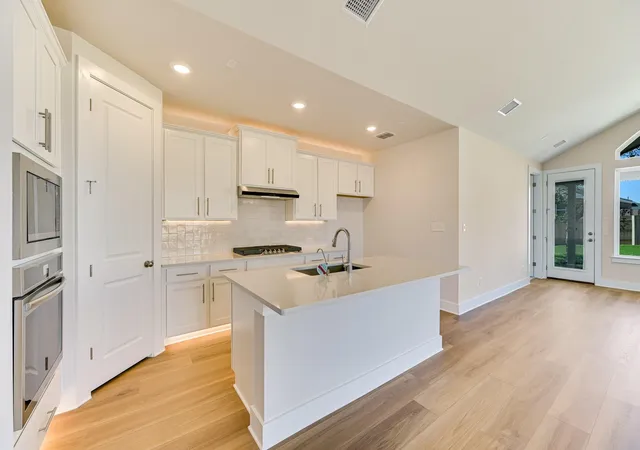 Photo 4 of Single family home for sale at 427 Fountain Grass Dr, San Marcos, TX 78666 | MLS# 7400531 | Listing updated on 2026-10-25