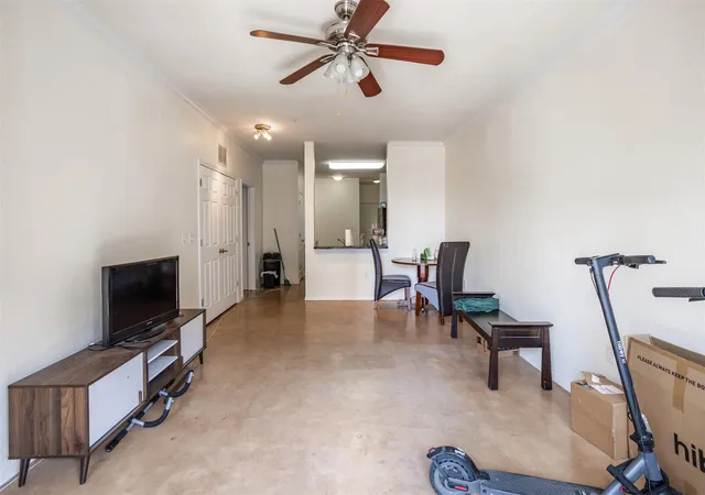2nd image of 910 W 25Th St #403, Austin, TX 78705 | MLS# 7918341