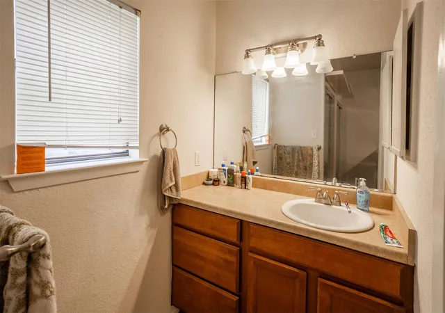 2nd image of 807 W 25Th St, Austin, TX 78705