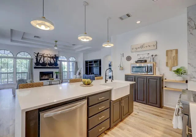 Photo 4 of Single family home for sale at 9902 Scenic Blf Dr, Austin, TX 78733 | MLS# 5120019 | Listing updated on 2026-10-06