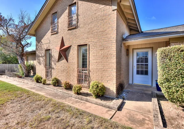 Photo 1 of Single family home for sale at 118 Oak Ridge Cir, Georgetown, TX 78628 | MLS# 9553861 | Listing updated on 2026-05-19