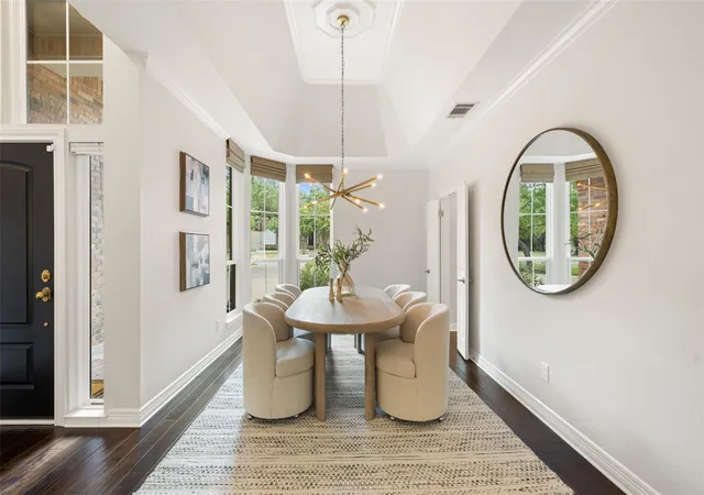 Photo 4 of Single family home for sale at 9294 Scenic Blf Dr, Austin, TX 78733 | MLS# 6161011 | Listing updated on 2026-08-30