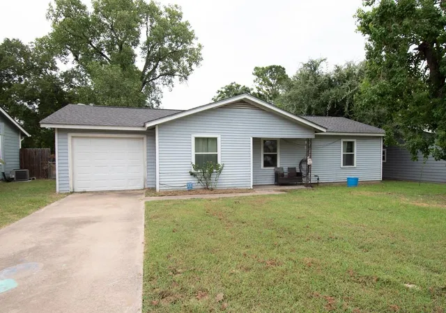 1st image of 722 Dyer St, Rockdale, TX 76567 | MLS# 3487475