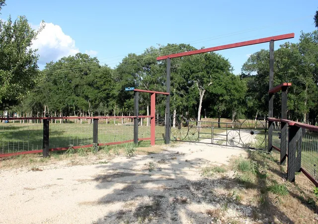 2nd image of 900 Old Lytton Springs Rd, Lockhart, TX 78644 | MLS# 4996051