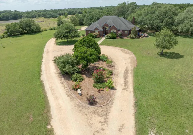 4th image of 900 Schulze Rd, Muldoon, TX 78949 | MLS# 1643142