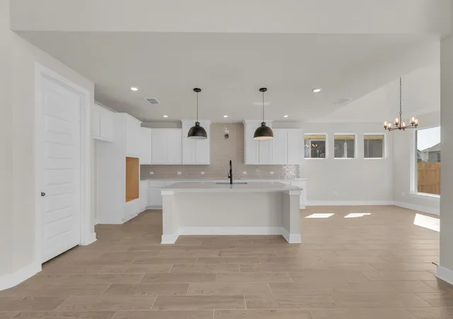 Photo 4 of Single family home for sale at 916 Rock Daisy Trl, Hutto, TX 78634 | MLS# 7486105 | Listing updated on 2026-10-28