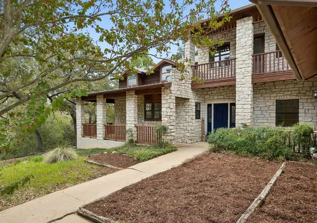Photo 3 of Single family home for sale at 214 Laura Ln, Bastrop, TX 78602 | MLS# 5224621 | Listing updated on 2026-10-29
