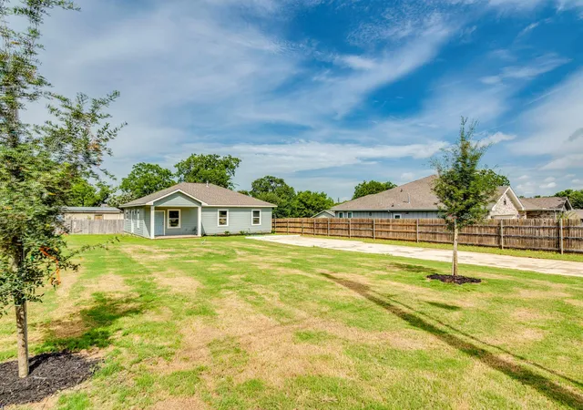 2nd image of 411 S Avenue B, Elgin, TX 78621 | MLS# 6587656