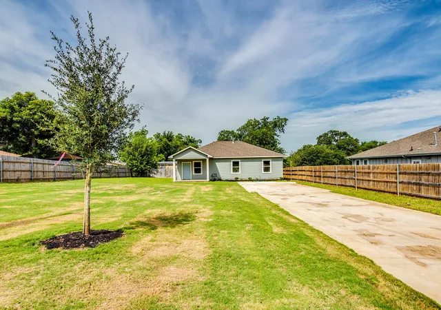 23rd image of 411 S Avenue B, Elgin, TX 78621 | MLS# 6587656