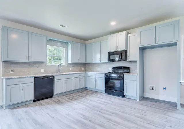 1st image of 411 S Avenue B, Elgin, TX 78621 | MLS# 6587656