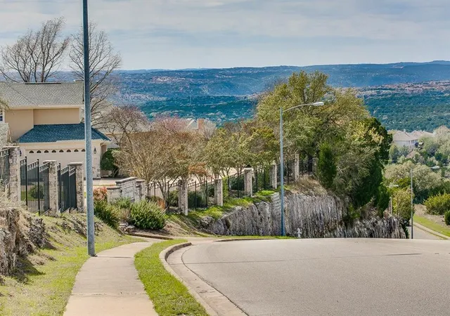 40th image of 10103 Milky Way Dr, Austin, TX 78730 | MLS# 8410520
