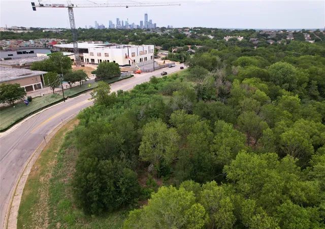 2nd image of 2821 Metcalfe Rd, Austin, TX 78741 | MLS# 8848024