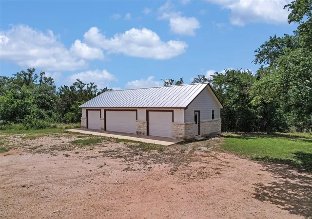 Photo 4 of House for sale at 199 Middleton Rd, Spicewood, TX 78669 | MLS# 8826325 | Listing updated on 2026-05-28