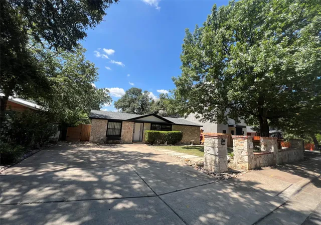 2nd image of 1002 Walter St, Austin, TX 78702 | MLS# 2805046