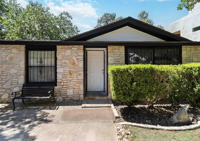 5th image of 1002 Walter St, Austin, TX 78702 | MLS# 2805046