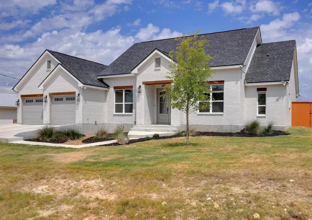 Photo 3 of Single family home for sale at 105 Jacob Dearing St, Blanco, TX 78606 | MLS# 1043204 | Listing updated on 2025-09-24