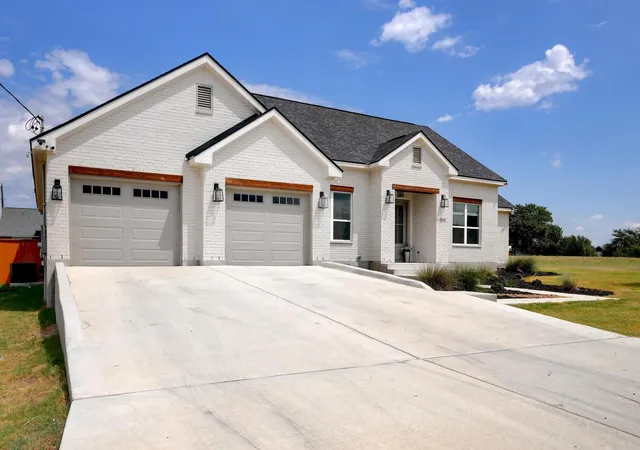 Photo 3 of Single family home for sale at 105 Jacob Dearing St, Blanco, TX 78606 | MLS# 1043204 | Listing updated on 2025-09-24