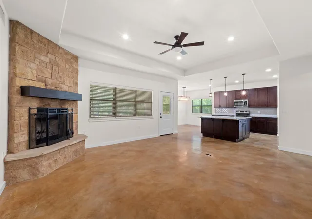 3rd image of 122 N Pohakea Dr, Bastrop, TX 78602 | MLS# 7916609