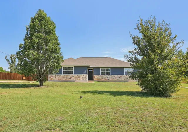 3rd image of 165 Cattlemens Dr, Bastrop, TX 78602 | MLS# 4616256