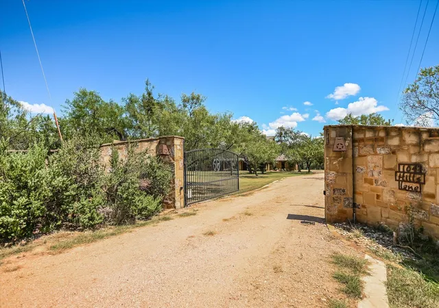 2nd image of 104 The Hills Ln, Horseshoe Bay, TX 78657 | MLS# 3031115
