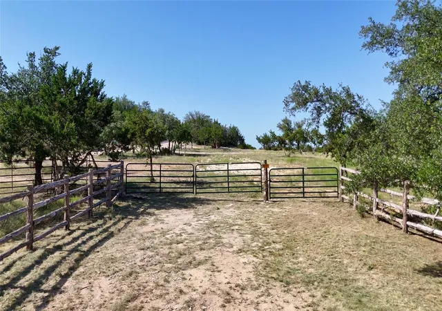 1st image of 8364 W Fitzhugh Rd, Dripping Springs, TX 78620 | MLS# 1392951