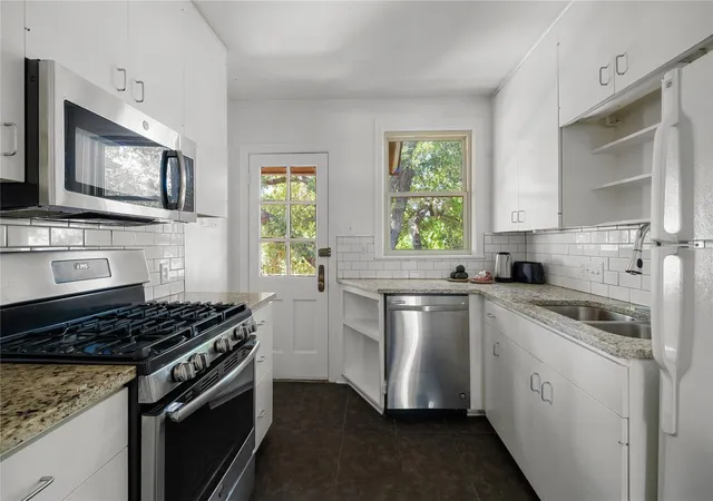 Photo 3 of House for sale at 1703 Summit Vw, Austin, TX 78703 | MLS# 9192234 | Listing updated on 2026-03-16