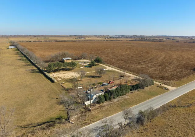 Photo 3 of Single family home for sale at 5100 County Road 234, Jarrell, TX 76537 | MLS# 8192826 | Listing updated on 2026-09-30
