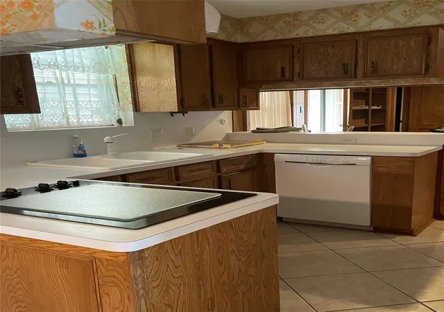 Photo 4 of Single family home for sale at 11 North Hts Dr, La Marque, TX 77568 | MLS# 7230766 | Listing updated on 2026-03-11