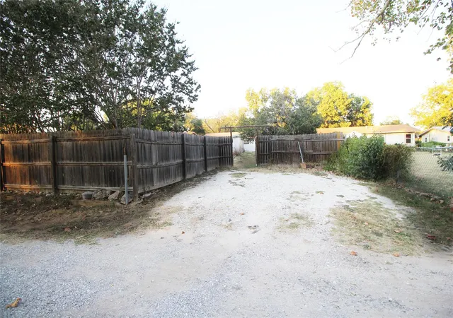 Homes for sale in Fredericksburg, TX | 327 W Mulberry St, Fredericksburg, TX 78624 | MLS# 9222292