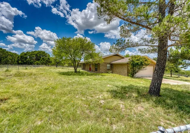Photo 4 of House for sale at 1705 County Road 111, Lampasas, TX 76550 | MLS# 1443885 | Listing updated on 2026-10-09