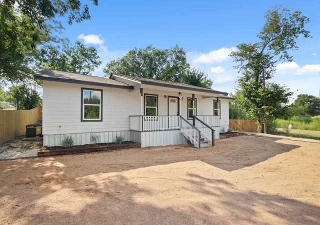 Photo 2 of Single family home for sale at 713 Burkett St, Taylor, TX 76574 | MLS# 2811734 | Listing updated on 2026-09-21