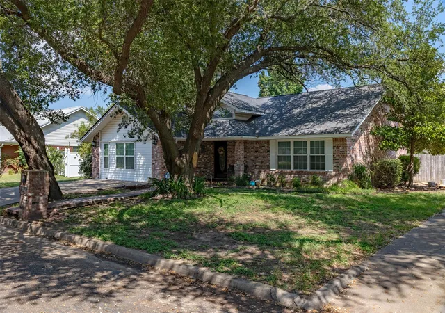2nd image of 704 E 16th St, Cameron, TX 76520 | MLS# 7738667