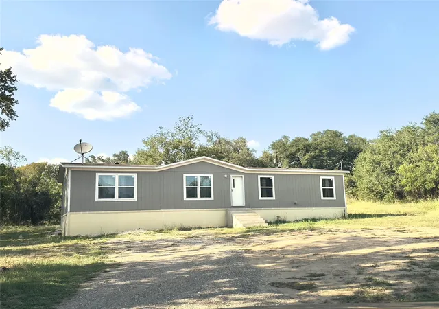 2nd image of 1869 Young Ln, Lockhart, TX 78644 | MLS# 4439570