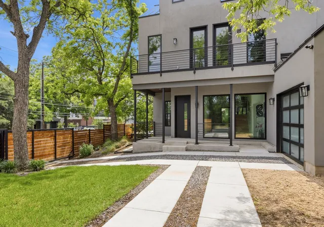 2nd image of 2300 Bluebonnet Ln, Austin, TX 78704 | MLS# 4361229