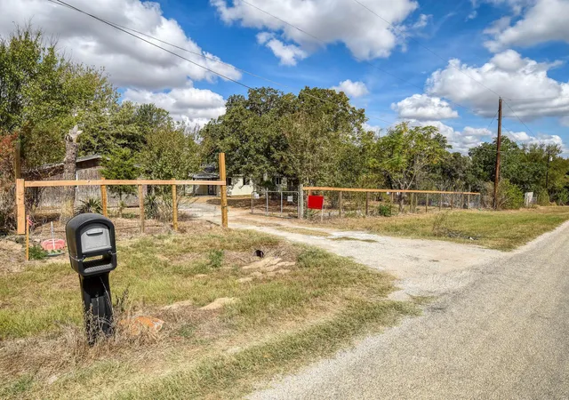 Photo 3 of Single family home for sale at 176 Lacy Dr, Elgin, TX 78621 | MLS# 5529822 | Listing updated on 2026-09-21