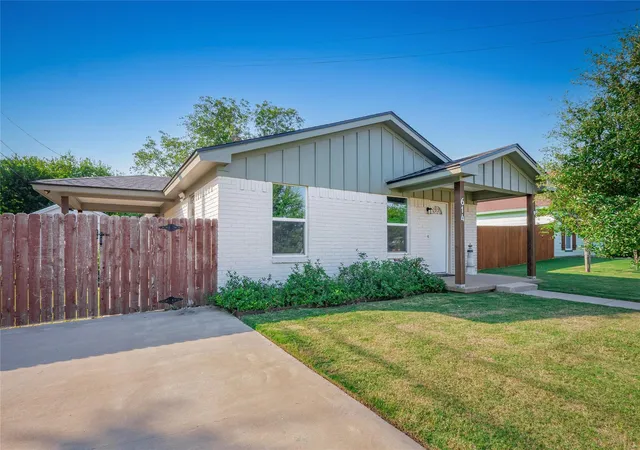 Photo 3 of Single family home for sale at 614 W 3rd Street, Mc Gregor, TX 76657 | MLS# 5533493 | Listing updated on 2026-08-29
