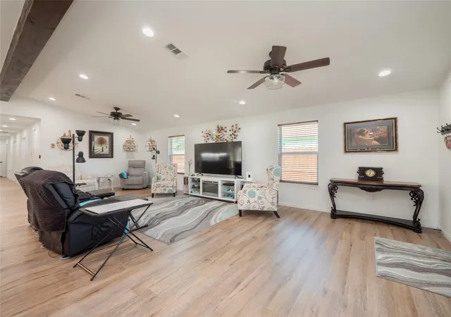 Photo 4 of Single family home for sale at 614 W 3rd Street, Mc Gregor, TX 76657 | MLS# 5533493 | Listing updated on 2026-08-29