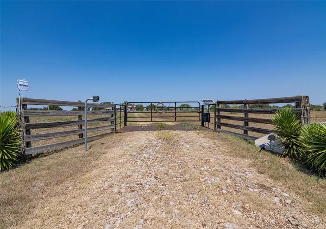 Homes for sale in Nixon, TX | 3752 Fm 77, Nixon, TX 78140 | MLS# 4009428