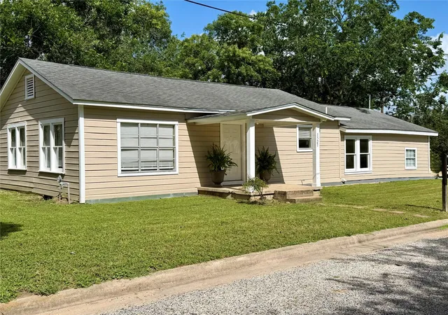 Homes for sale in Gonzales, TX | 1521 N Hamilton St, Gonzales, TX 78629 | MLS# 7545070