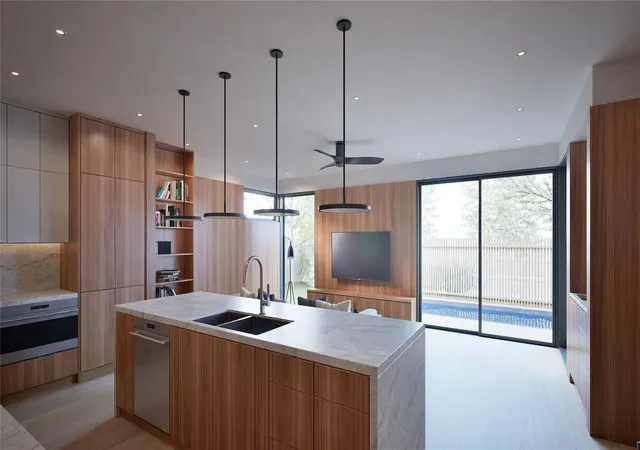 4th image of 1619 Elmhurst Dr, Austin, TX 78741 | MLS# 9918651
