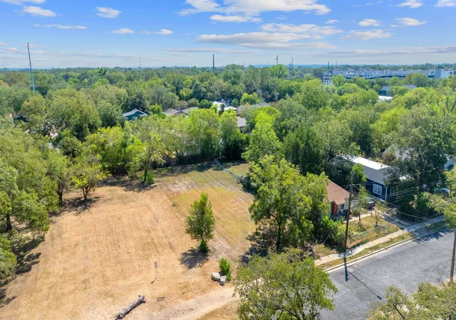 2nd image of 1135 Saucedo St, Austin, TX 78721 | MLS# 9539110