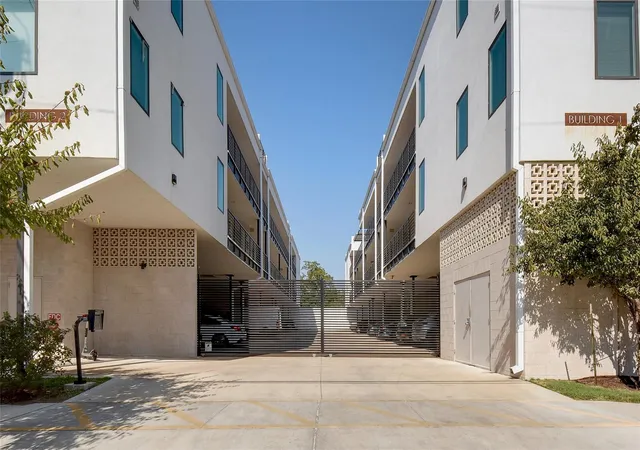 2nd image of 2709 E 5Th St, Austin, TX 78702