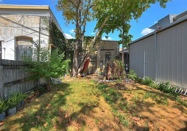 2nd image of 112 Ne 2nd St, Smithville, TX 78957 | MLS# 2755286