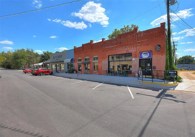 3rd image of 112 Ne 2Nd St, Smithville, TX 78957 | MLS# 2755286